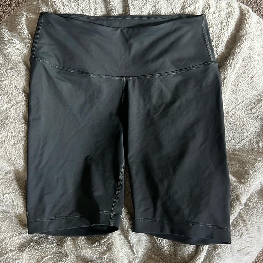 Women’s Nobull Matte high-rise 8” shorts